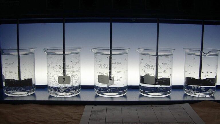 Jar test, empleado para determinar las concentraciones óptimas de coagulantes y floculantes - Bioingepro